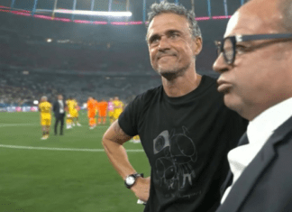 Ова е за Хана: Фановите на ПСЖ со фантастична кореографија со која го расплакаа Луис Енрике! (ФОТО)