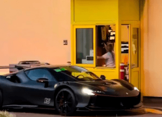 Леклер после трката во Имола со автомобил вреден 800.000 евра, си купи сендвичи во драјв-ин ресторан! (ВИДЕО)