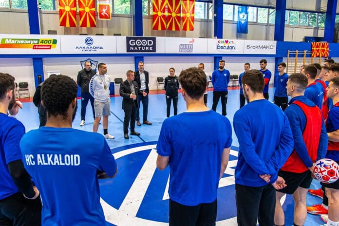 Mukaetov so Alkaloid deneska