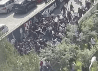 Хаос во Сплит во пресрет на дербито: Масовна тепачка меѓу фановите на Хајдук и Динамо! (ВИДЕО)