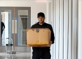 Тажно: Еве како Варди си замина од Лестер…со картонска кутија в раце…(ФОТО)