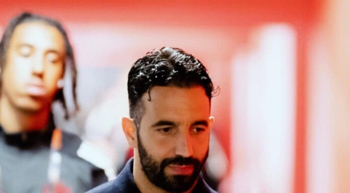 Ратклиф отпатува во Манчестер за да разговара со Аморим