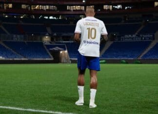 Додека го играше последниот домашен меч за Лион, крадци му го ограбиле домот