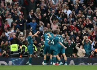 Борнмут со гостинска лекција за Арсенал