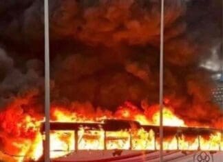 Хаос на дербито во Либија, претепан судија, и запален гостински автобус