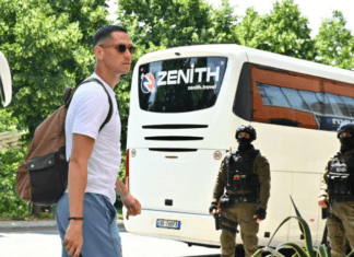 Специјалци ги чуваат српските репрезентативци во Тирана! (ФОТО)