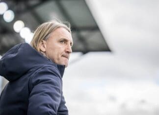 Каљари се спаси од испаѓање па го избрка тренерот