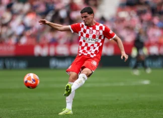 Наполи во финален обид да доведе лев бек од Шпанија