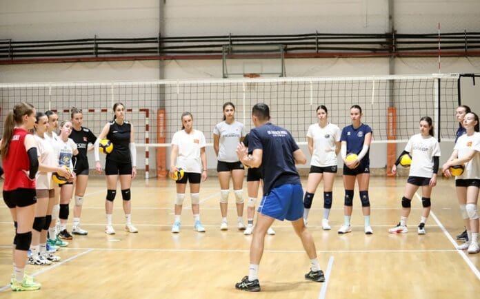 kadetki odbojka podgotovki