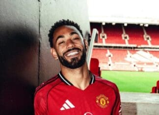 Јунајтед за него плати 73 милиони евра, а тој на улица игра мал фудбал со другарите! (ВИДЕО)