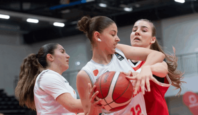 Juniorki so Avstrija