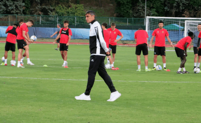 Sedlo so igraci na trening