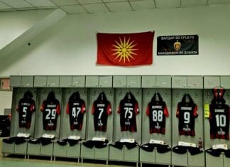 Фото од соблекувалната: Вардар во срцето, МАКЕДОНИЈА во душата!