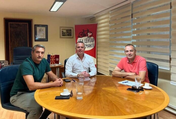 a51f1d99-8eac-46aa-8c39-5b047828cf63