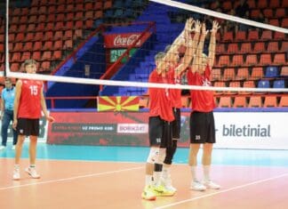 Младите одбојкари во пет сета поразени од Романија