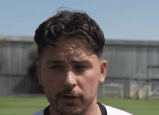 Голманот на Гримсби се шегува: “Јас сум фан на Манчестер Јунајтед, затоа сум малку и разочаран“!