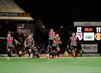 Јунајтед нема да добие службена победа, Гримсби мина само со парична казна!