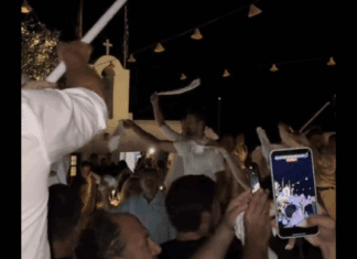 Ѓоковиќ се качи на маса во ресторан во Грција (ВИДЕО)