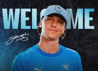 Давид Луиз пристигна на Кипар и предизвика лудило меѓу навивачите (ВИДЕО)