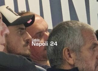 Елиф Елмас на трибините на мечот Наполи – Каљари (ФОТО)