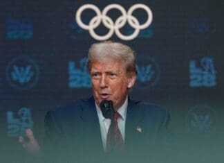 Трамп: Нема да дозволиме мажи да ги крадат трофеите на жените на Олимписките игри