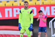 Работнички во обид да спаси, што може да се спаси, во последниот есенски меч