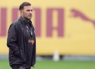 Окан Бурук: Мора да го „залепиме“ Ливерпул за ѕид