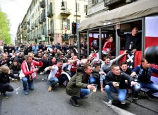 Официјално: Забрана за навивачите на Ајакс да патуваат на гостувањето во Марсеј