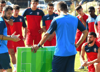 Ердем на табла им објаснуваше на играчите на Работнички како треба да играат!