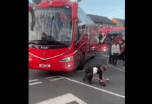 Клупските автобуси на Ливерпул стојат, а еве што прави навивачот! (ВИДЕО)