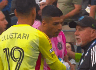 Суарез доби убава суспензија за плукањето на помошниот тренер