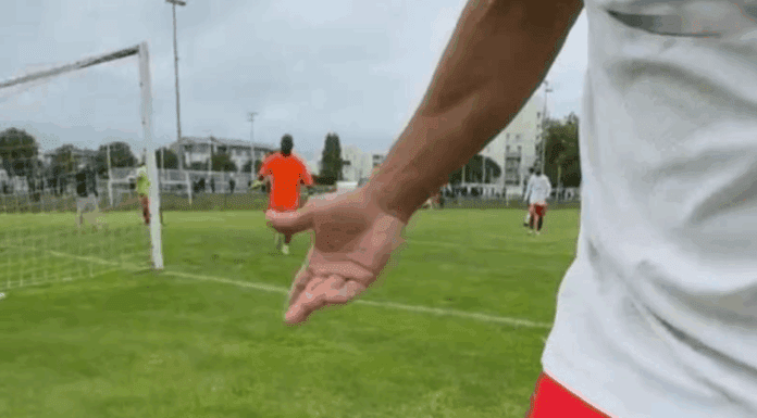 Фудбалер удри жена што снимаше пенали, прекинат натпревар од Францускиот Куп