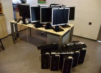 ФФМ донираше компјутерска опрема за основно училиште