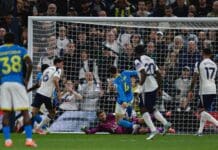 Палиња го спаси Тотенхем од пораз на домашен терен (ВИДЕО)