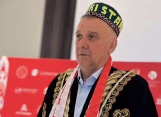 На промоцијата го облекоа во народна носија