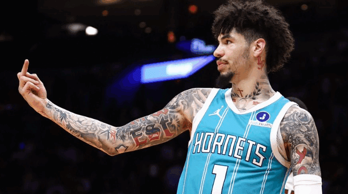 НБА ас им покажа среден прст на судиите, па ја доби втората најголема казна во кариерата