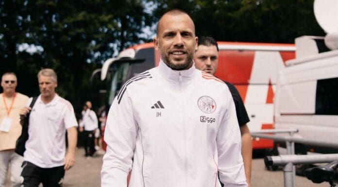 Ајакс остана без тренер