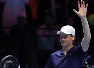 Ѓоковиќ се мачеше, Синер како брз воз до финалето во Ријад