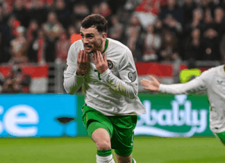 За три дена им даде пет голови на Португалија и Унгарија и ја однесе Ирска во баражот!