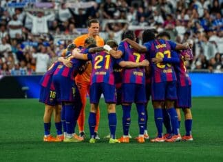 Барса како патувачки циркус: Закажува пријателски средби за да собере пари за покривање на долговите