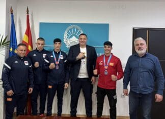 Министерот Борко Ристовски ги пречека македонските боксери по успешниот настап на ЕП (У23) во Ереван