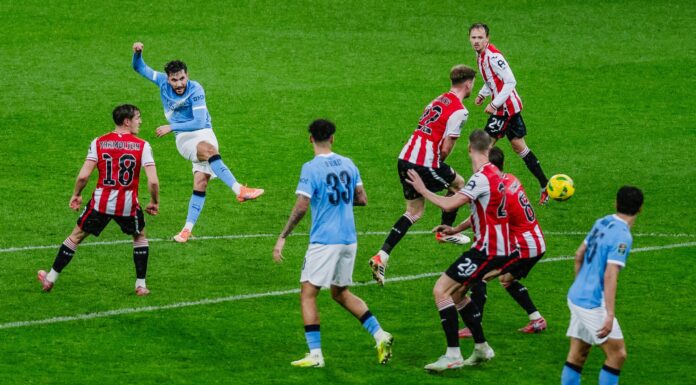 ЕФЛ Куп на Англија: Сити рутински против Брендфорд