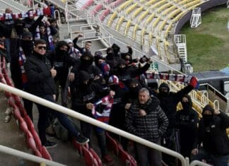 Силекс „гази“ на терен, „Кратери“ на трибините