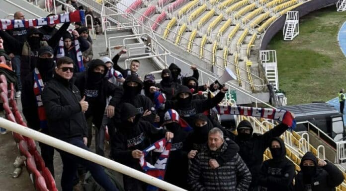 Силекс „гази“ на терен, „Кратери“ на трибините