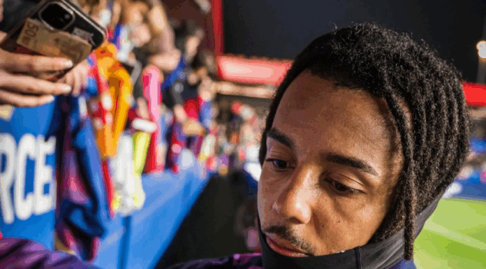 Секоја чест: По завршувањето на тренингот на Барса сите си заминаа само тој остана и ги воодушеви фановите! (ФОТО)