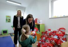 Заедно за радост: МТЕЛ со новогодишни пакетчиња за децата од ЈЗУ Центар за рехабилитација на патологија на вербална комуникација Скопје