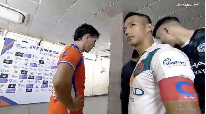 И ова се случи…. црвен картон уште пред да започне мечот (ВИДЕО)