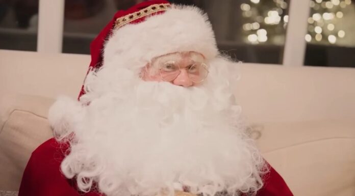 Халанд стана Дедо Мраз: Дава пакетчиња и ги теши навивачите на Јунајтед: „Сигурно имавте тешка година“!