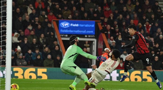 Ливерпул се врати од 2:0 и на крајот загуби во последната секунда