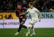 Николо Ровела со долга пауза пред него